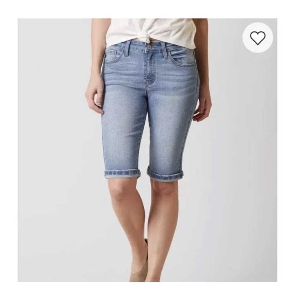 BKE Buckle X Kancan NWT Size 32 Mid-Rise Bermuda Stretch Short